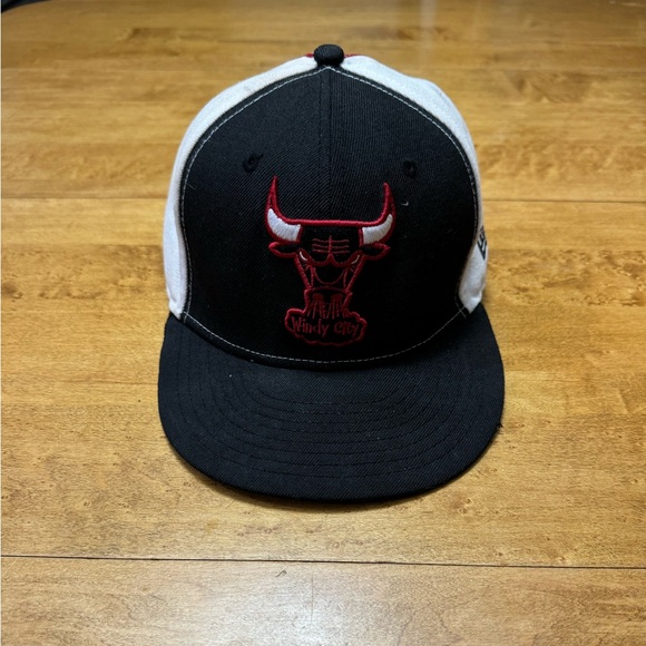 New Era Other - Chicago Bulls New Era Embroidered Snap Back Hat